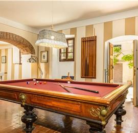 8 Bedroom Villa with Pool near Certaldo, Tuscany, Sleeps 14 - 15